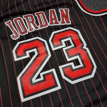 NBA　シカゴ・ブルズ　JORDAN選手　バスケットシャツ　ゲームシャツ　バスケットユニフォーム　サイズXL　ブラック　刺繍　1996−97_画像5