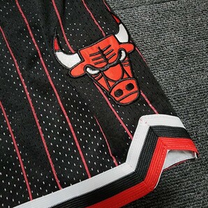 新品 NBA シカゴブルズ メッシュパンツ CHICAGO ショートパンツ 1997 Finals バスケットパンツ Short ブラック サイズLの画像4