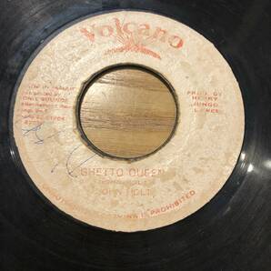 ★ john holt 2枚セット ★ ghetto queen / police in helicopter / volcano 中古 レゲエ 7インチの画像2