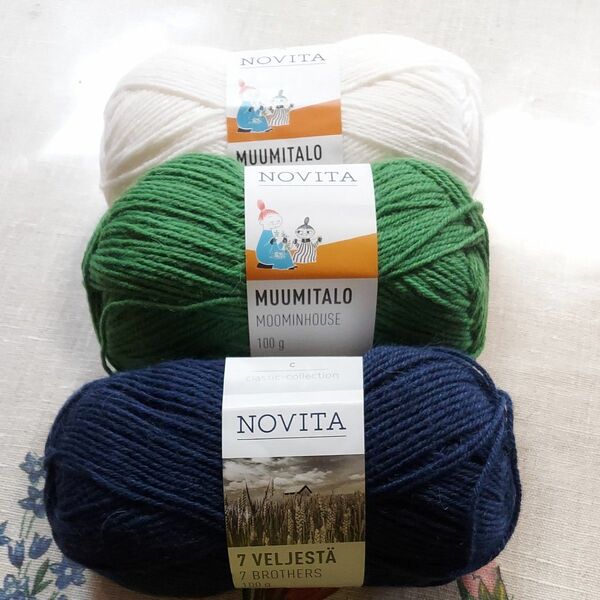 毛糸 編み物. NOVITA 3玉　白、緑、紺