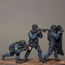 [ 1/35 ] 特殊部隊 SWAT 兵士 3名セット レジン 模型 フィギュアキット 未塗装 未組み立て 1/35 ミリタリー 1/35 G542_画像1