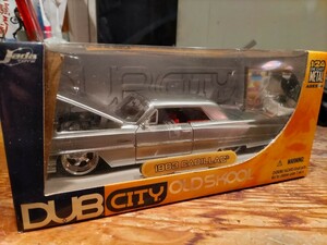 Jada TOYS 絶版　1/24 DUBCITY OLD SKOOL 63 CADILLAC シルバー　ガレージ　アメリカン雑貨