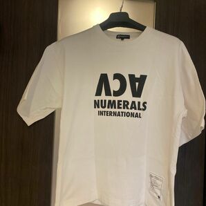 NUMERALS Tシャツ