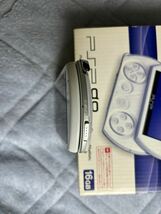美品 SONY PSP GO 8GBSDカード付き バッテリーおまけ_画像8