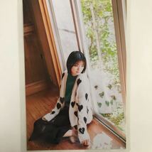 『雑誌グラビア ラミネート加工』Y-2388 藤吉夏鈴(櫻坂46・パフォーマンスに定評有り・黒髪)B5 4枚8P少年マガジン2024年3月13日号※15_画像5