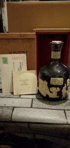 送料無料　古酒 SUNTORY THE WHISKY サントリー ザ ウイスキー 有田焼 陶器ボトル 750ml43%　総重量1,360g 冊子木箱付き