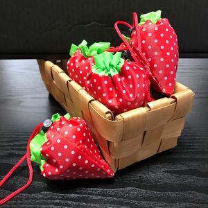 新品★いちご★エコバッグ　4個セット　苺　イチゴ　折りたたみバッグ　収納バッグ