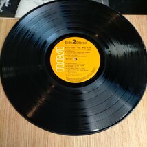 H1682 エルヴィス・プレスリー この胸のときめきを ELVIS Elvis 主題歌曲集 LP盤 LPレコード 洋楽 昭和レトロ 送料全国一律510円_画像4