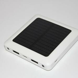 DAISO ダイソー ソーラー充電モバイルバッテリー 5000mAhの画像1