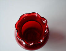 ドイツから 雰囲気のあるバーガンディ色 ガラスの花瓶 赤色 フラワーベース 一輪挿し 花器 アンティーク_ig3808_画像4