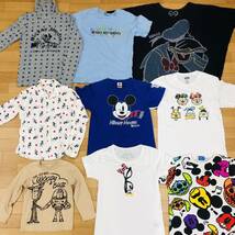 ●4-8① Disney ディズニー まとめ 60点 トップス ボトムス バッグ ベビー 子供服 大人服 グッズ 雑貨 ぬいぐるみ キャラクター 大量_画像4