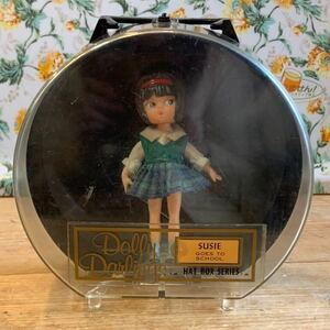 HASBRO is zbrodo Leader Lynn hat box doll DOLLY DARLINGS SUSIE GOES TO SCHOOL HAT BOX SERIES doll Vintage 