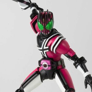 S.H.Figuarts（真骨彫製法） 仮面ライダーディケイド（ネオディケイドライバーVer.）