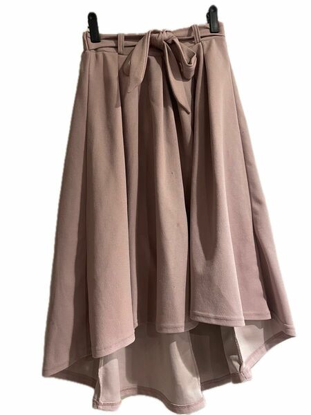 スカート2着とパンツ1着のセットです。ブラウスを上に合わせれば入園式や卒園式にも使えると思います。パンツ以外は使用感あります。 
