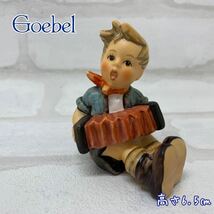 Y■② Goebel ゲーベル フンメル人形 アコーディオン弾き 高さ6.5㎝ ドイツ製 陶器製 人形 男の子 陶器人形 置物 ビンテージ レトロ _画像1