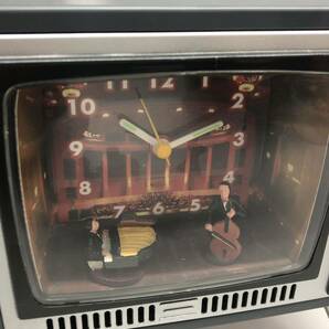 T■ 昭和レトロ ブラウン管テレビ 型 目覚まし時計 オーケストラ からくり時計 置き時計 アラーム機能付き 卓上 コレクション ジャンクの画像3