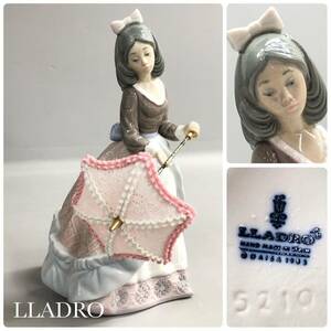 H# LLADRO Lladro No.5210figyu Lynn [ umbrella . hold young lady ] ceramics doll West ornament doll objet d'art porcelain doll parasol umbrella young lady antique 