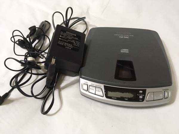 ＜送料込＞難あり aiwa アイワ　ポータブルCDプレーヤー　XP-260　ACアダプター付き　動作品