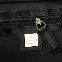 TH1971*イタリア製《FENDI フェンディ》ロゴプレート ナイロン ショルダーバッグ クロスボディバッグ 斜め掛け 鞄 ブラック_画像9