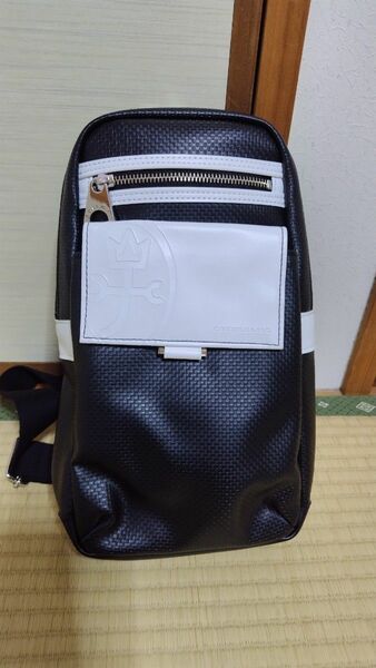 28日まで特別値下げ　新品　訳あり　カステルバジャック　メンズ　ボディバッグ　白×黒