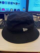 【極上美品！！】NEW ERA ニューエラ バケット ハット バケハ メンズ ブラック 黒 M/Lサイズ_画像2