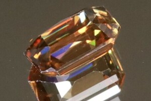 強いミラクル・レインボーフラッシュ☆彡 希少なタンザニア産 2.14ct VS 天然 ジルコン ルース オクタゴン 7.7 x 5.5mm 