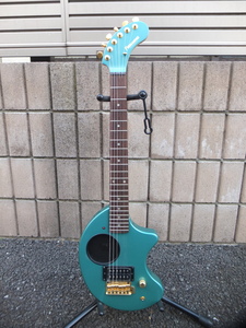 FERNANDES ZO-3 芸達者 フェルナンデス アンプ内臓ギター 専用ソフトケース付 ミニギター ぞうさんギター エレキギター