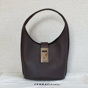 【新品・未使用】FERRAGAMO ガンチーニバックル レザー ホーボーバッグ ブラウン214966 765709