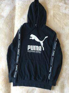 PUMA パーカー　黒　メンズMサイズ　毛玉無し　プリントひび割れ有り