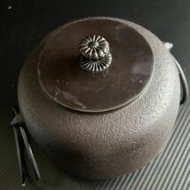 風炉釜 菊地浄慶作 刷毛目尾張 小釜 釜鐶付 紙箱 茶道具 浄慶_画像4