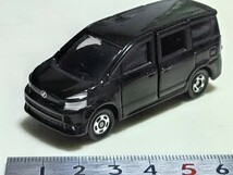 送料２２０円〜トミカ 107TOYOTA トヨタ ヴォクシー VOXY 黒 ブラック _画像6