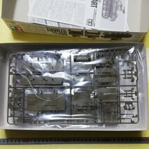 ☆地　1/35 タミヤ　田宮　M3 スチュアート　後期型　アメリカ軽戦車　　戦車長１名上半身頭部はアメリカ兵とロシア兵　未組立_画像7