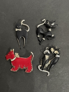 ● コレクター必見 かわいい ブローチ 黒猫 ネコ 犬 イヌ 4点 レディース アクセサリー ファッション 小物 飾り コレクション ma169