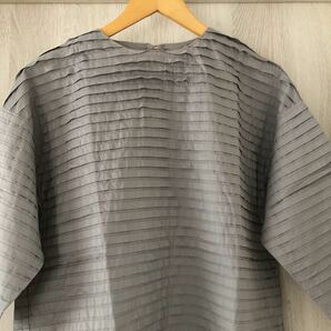 (k) Haat ISSEY MIYAKE イッセイミヤケ プリーツシャツ グレー サイズ2 トップス カットソー コットンの画像3