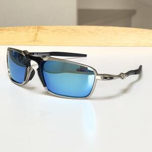 美品◆OAKLEY オークリー BADMAN バッドマン 偏光 ミラーレンズ メタル サングラス OO6020-03 60□21 135 シルバー 希少モデル 