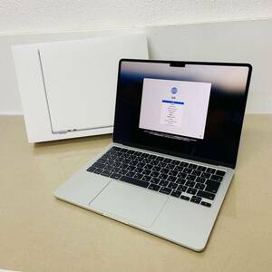 極美品　MacBook Air　 シルバー　　8GB 　256GB 　M2チップ 13インチ　 2022　充放電回数2回 　i17597 　80サイズ発送　