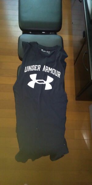 UNDER ARMOUR ノースリーブ2枚