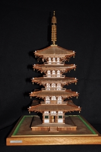 ☆稀少残り一つ☆ 小林工芸 ☆国宝☆ 醍醐寺 五重塔 １／７０ 屋久杉使用 木製模型 特大サイズ 高さ６３ｃm 木製 精巧 建築模型