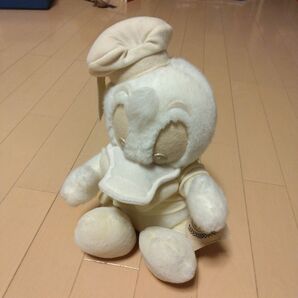 ディズニー白いドナルドダックのぬいぐるみ タグ付き