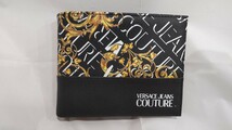 【最終セール中】 VERSACE JEANS COUTURE ヴェルサーチジーンズクチュール 折り財布 バロック_画像2