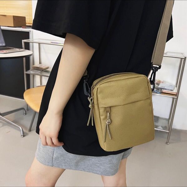 ミニショルダーバッグ サコッシュ 肩掛けバッグ 斜め掛け鞄 軽量かばん 男女兼用