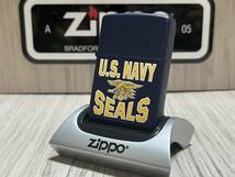 大量出品中!!【希少】未使用 2004年製 Zippo 'U.S.NAVY SEALS' アメリカ海軍 特殊部隊 コマンド ネービー ジッポー 喫煙具 ライター_画像1