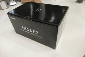 EOS R 7 ＋　レンズ　RF-S １８－１５０mm F3.5-6.3 IS STM キット　新品　訳アリ