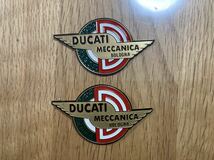 ducati メカニカ MECCANICA 金属ステッカー メタルステッカー 平面タイプ 曲面タイプ　2枚セット　新品900ss 900sl 400ss F1 F3 モンスター_画像1
