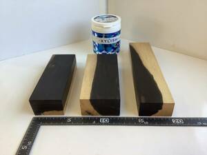 黒柿の板材の木目がとても綺麗な角材3本組です。ペン万年筆などの加工材になります。板材ーR