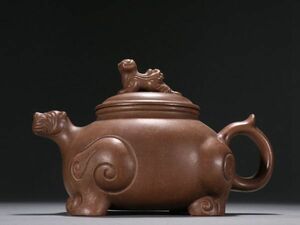 【瓏】紫砂彫 獣型茶壺 徐友泉製銘 明時代 中国陶磁器 後手急須 茶壷 茶道具 置物 蔵出