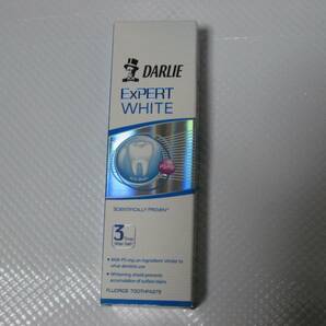 驚愕！！ ホワイトニング歯磨き粉 DARLIE ダーリー EXPERT WHITE １２０ｇ ３日で効果が… 大人気の画像1