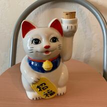 招き猫 越後鶴亀酒造のラッキーキャッツ陶器ボトル縁起物 置物 まねきねこ _画像3