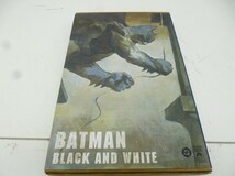 X432-N38-239 BATMAN BLACK AND WHITE バットマン ブラック&ホワイト DC SUPER COMICS コミックス 小学館プロダクション 現状品③_画像1