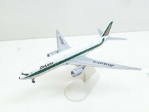 W188-N30-1840 飛行機模型 2点 セット Alitalia BOEING 747 1/400スケール / EURO CLASSICS BOEING 777-200 1/500スケール 現状品③_画像3